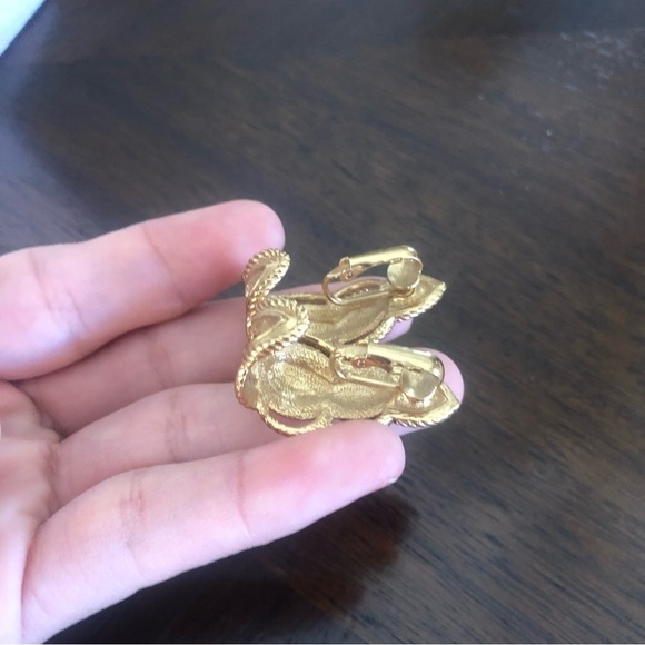 Vintage ClipOn Earrings - Picture 2 of 6